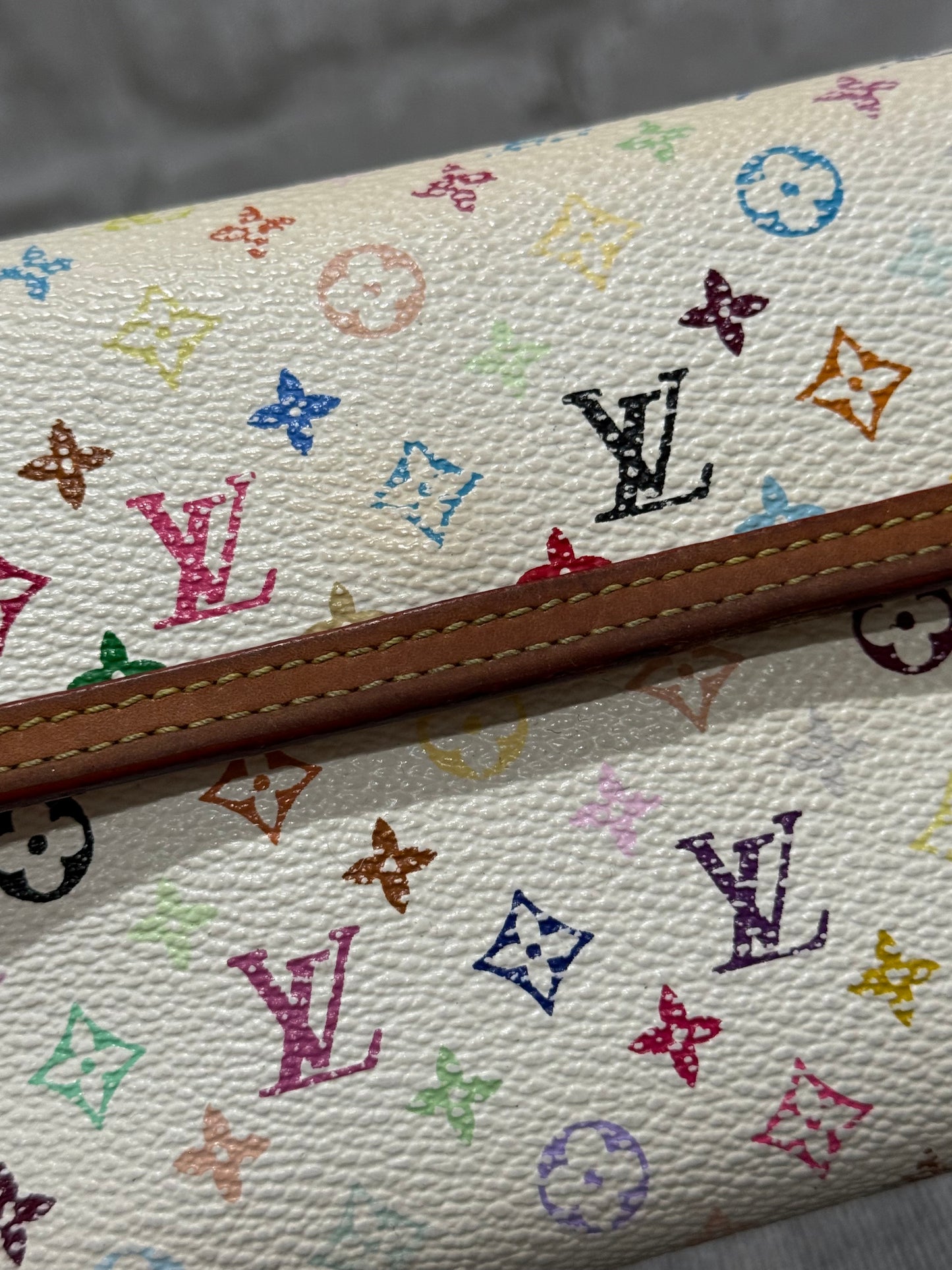 The style is limitless with this vintage Louis Vuitton 2004  limited edition of the Takashi Murakami Wallet