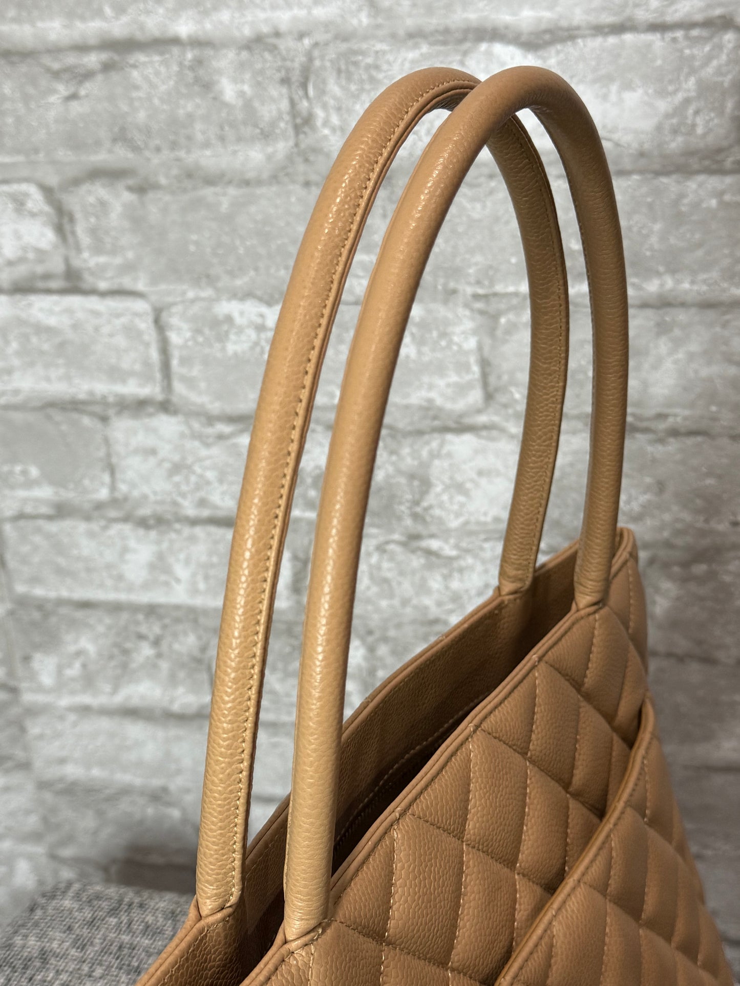 👜Chanel Medallion Tote Bag Quilted Caviar Leather in Beige  👜