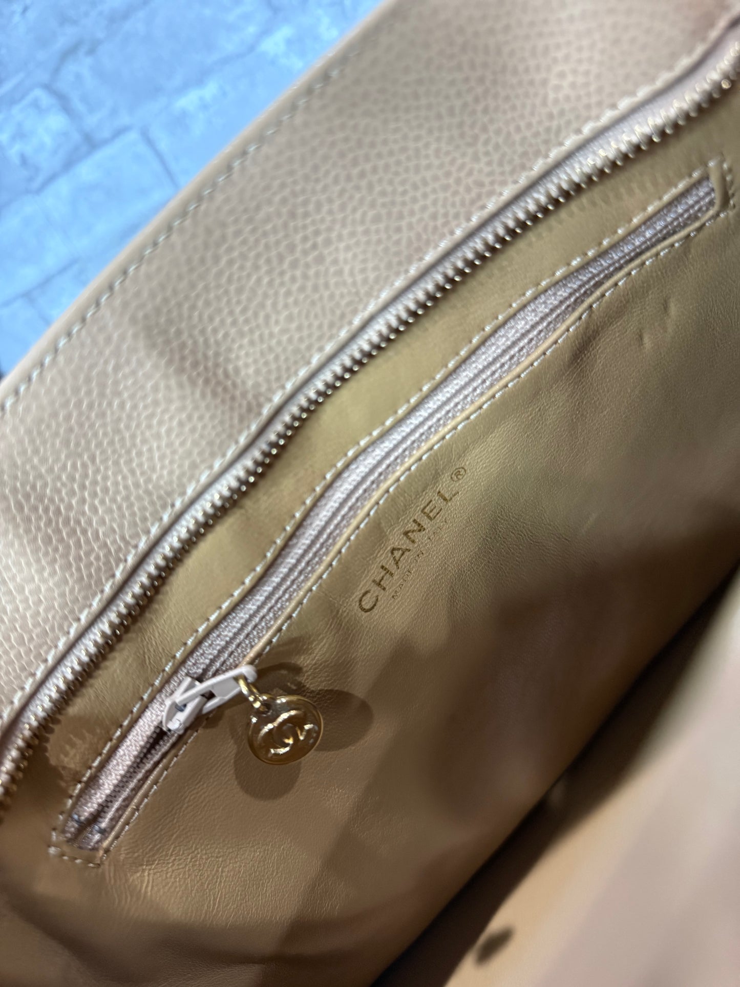 👜Chanel Medallion Tote Bag Quilted Caviar Leather in Beige  👜