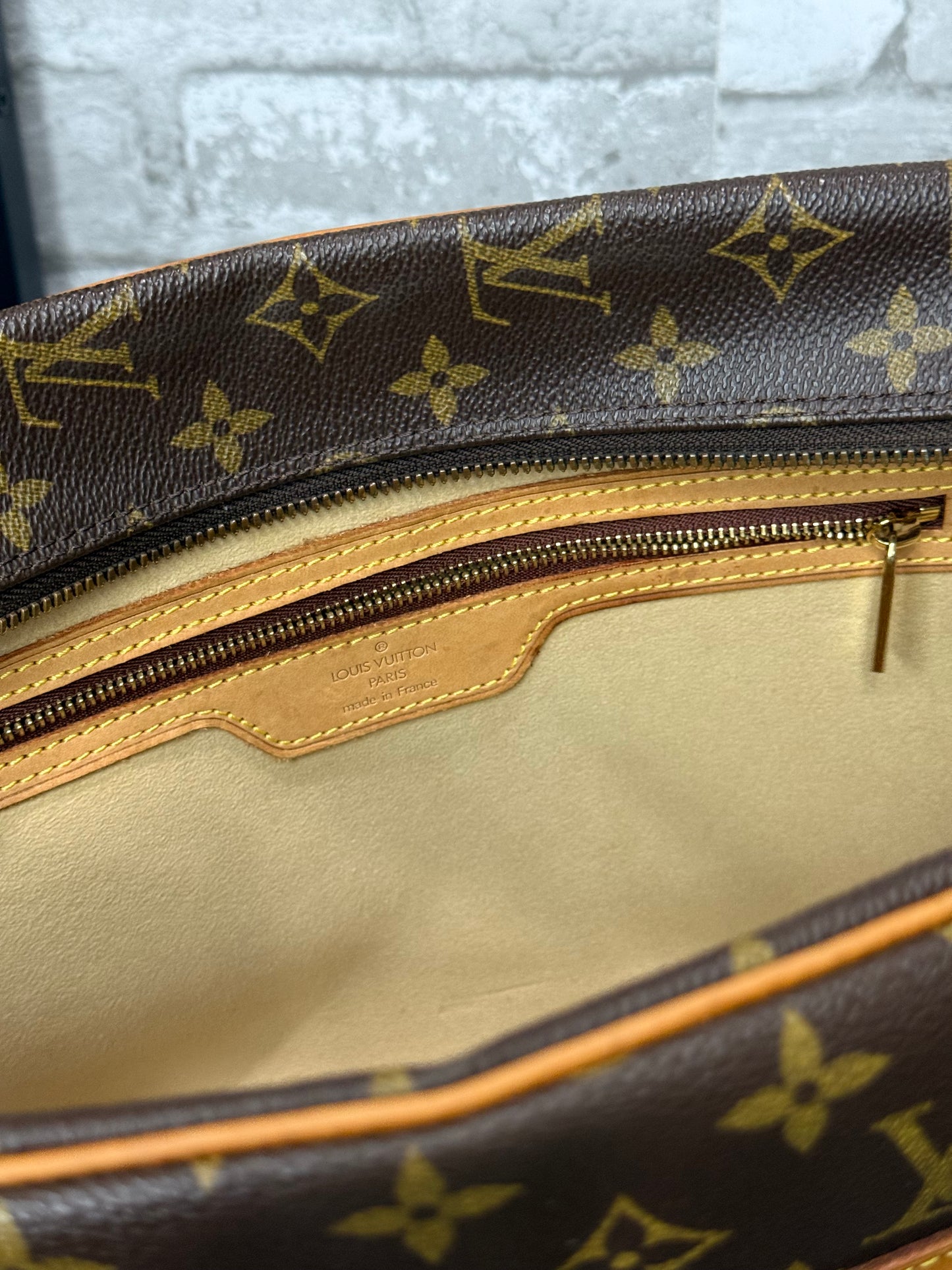 Vintage Louis Vuitton 2002 Cite GM Monogram
