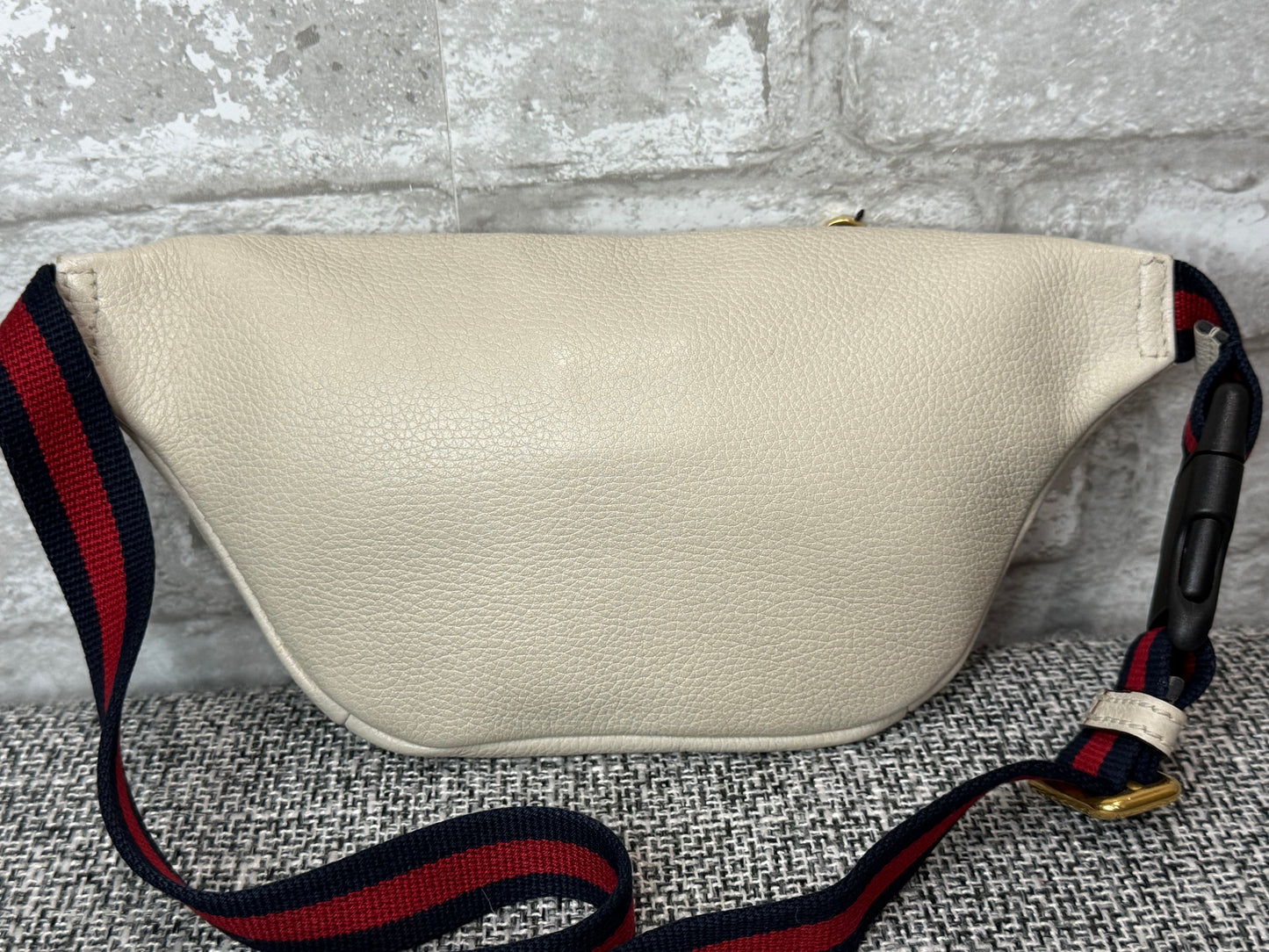 Gucci Small Logo Print Leather Belt Bag in white