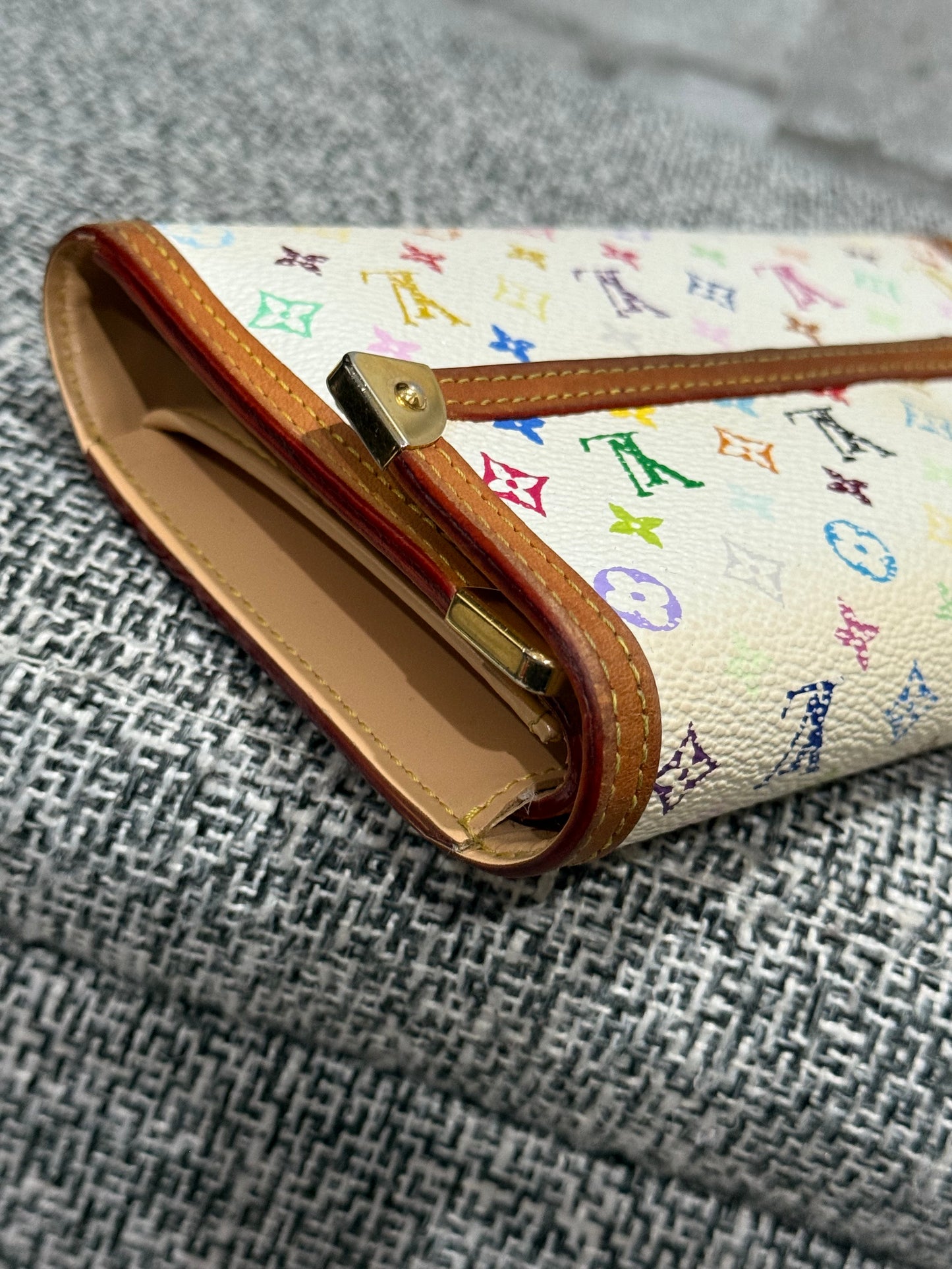 The style is limitless with this vintage Louis Vuitton 2004  limited edition of the Takashi Murakami Wallet