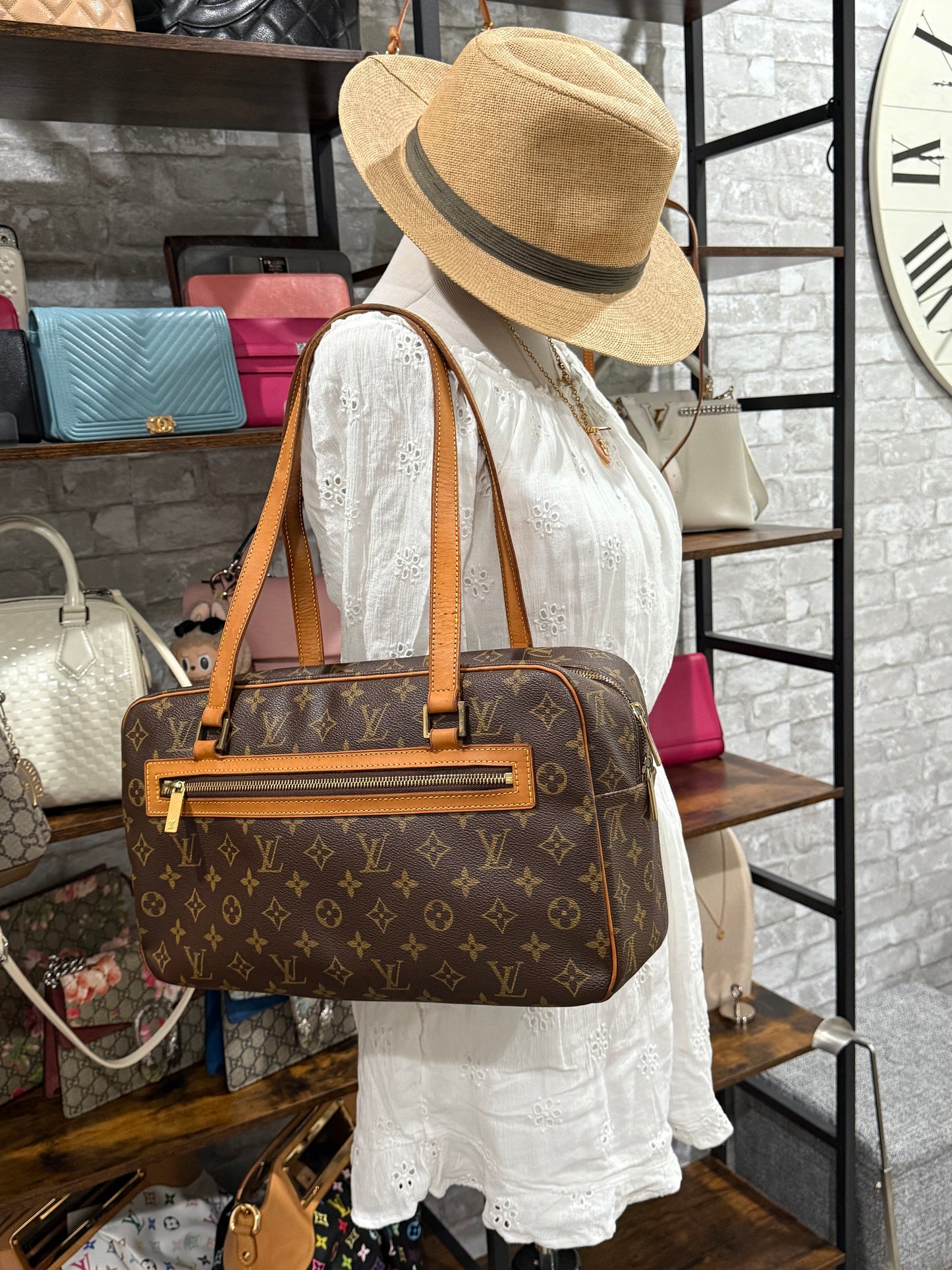 Vintage Louis Vuitton 2002 Cite GM Monogram
