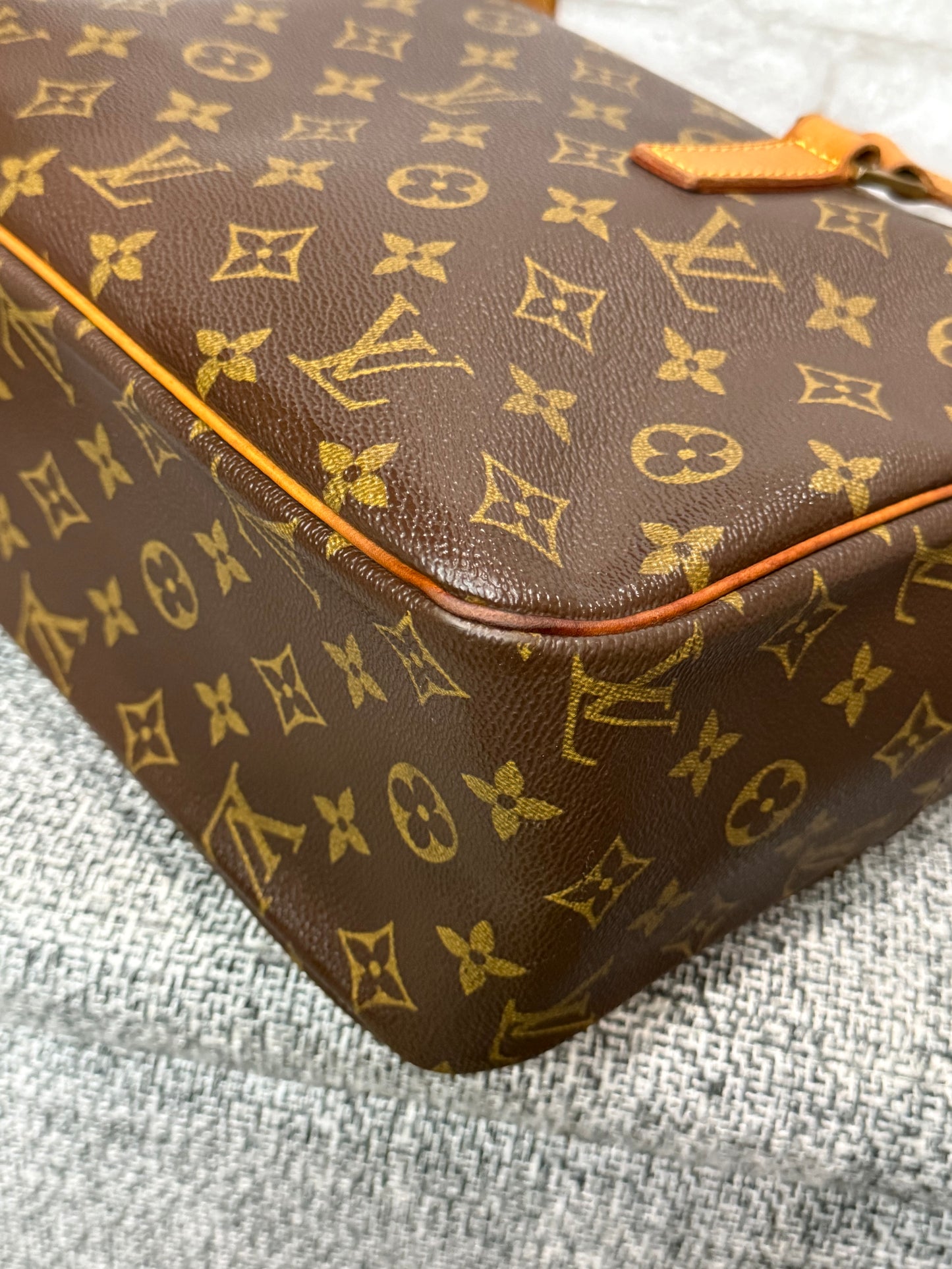 Vintage Louis Vuitton 2002 Cite GM Monogram