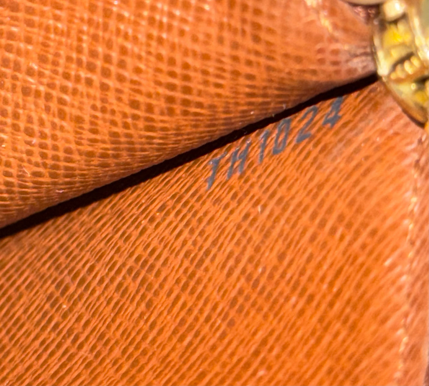Louis Vuitton 2005 Sarah Long Wallet in Monogram