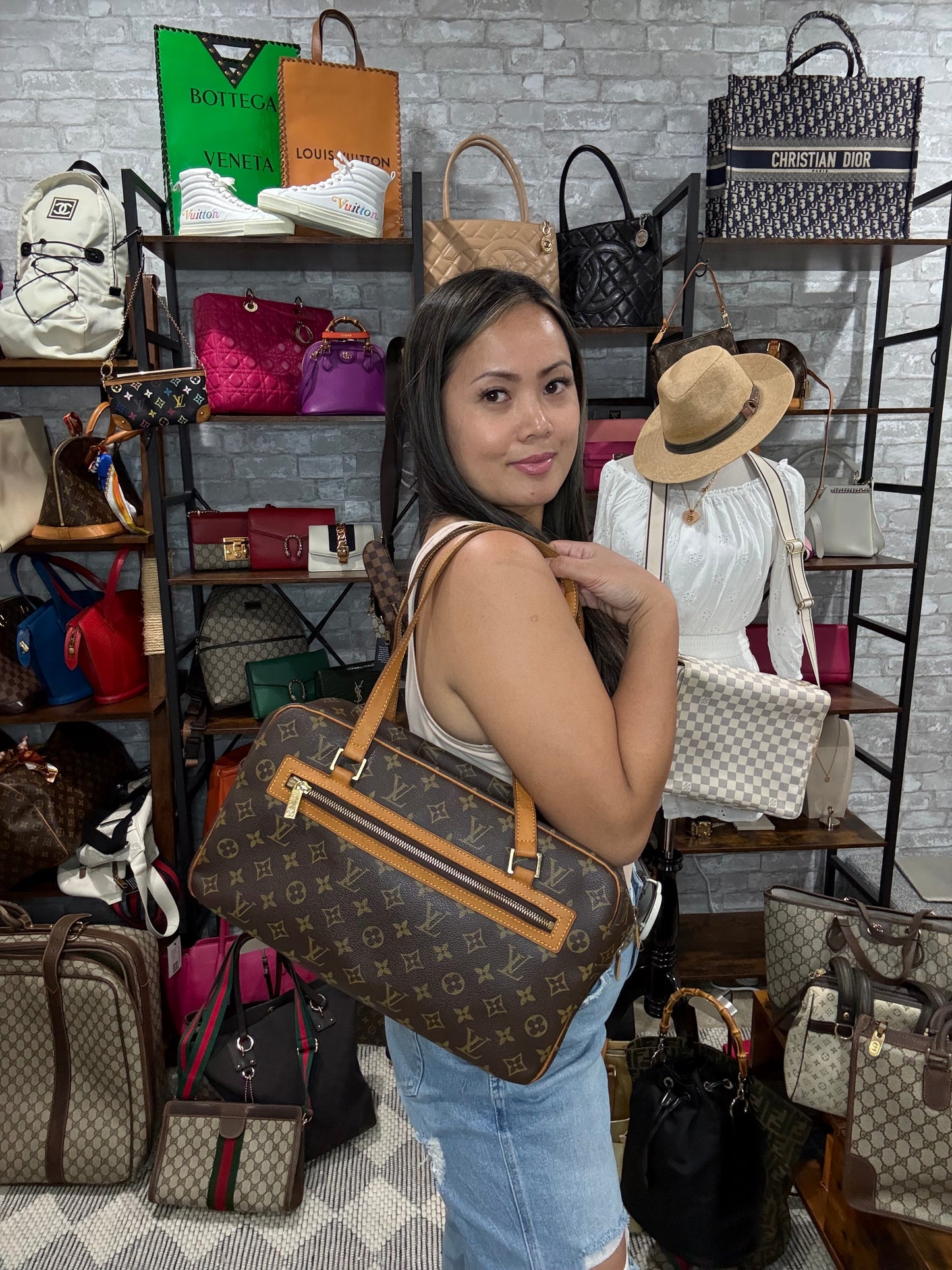 Vintage Louis Vuitton 2002 Cite GM Monogram